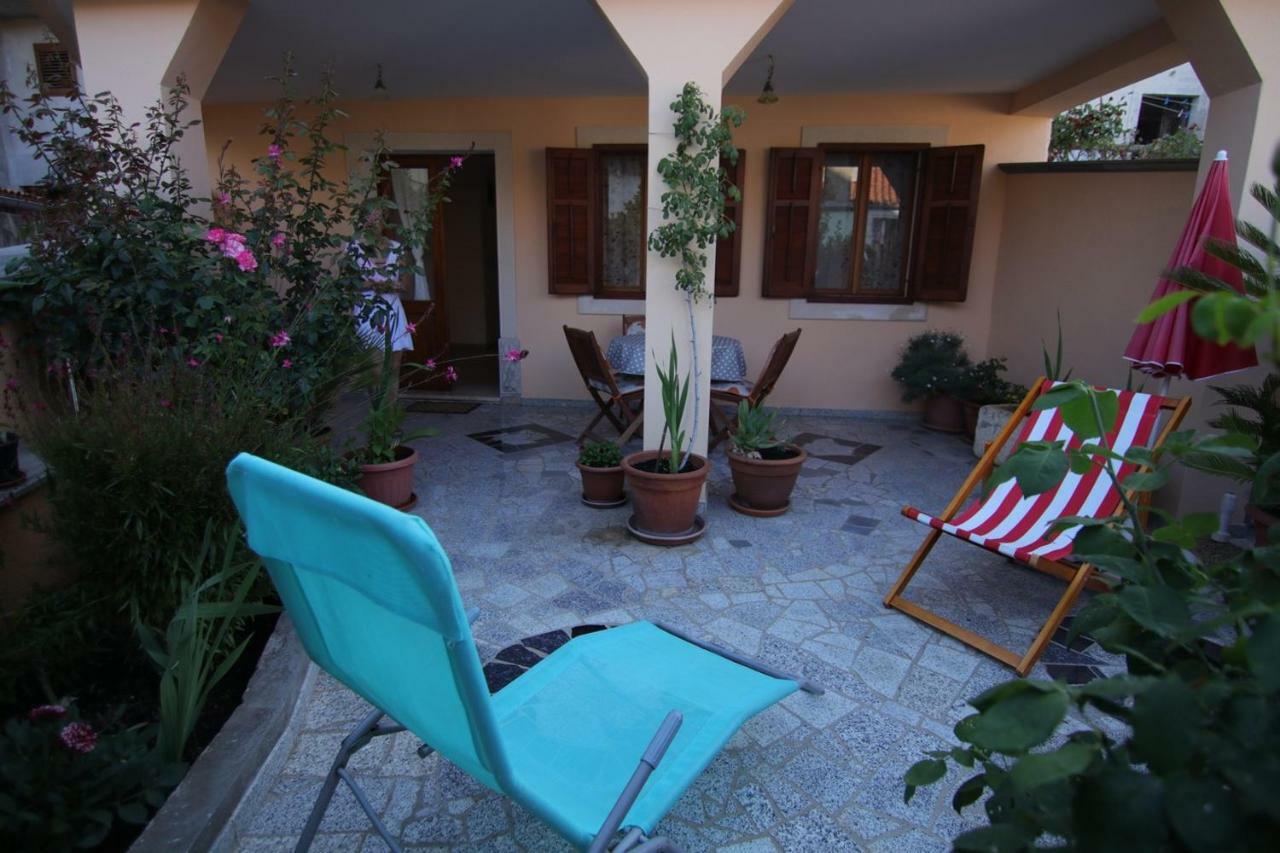App With A Lovely Patio Mali Lošinj Zewnętrze zdjęcie