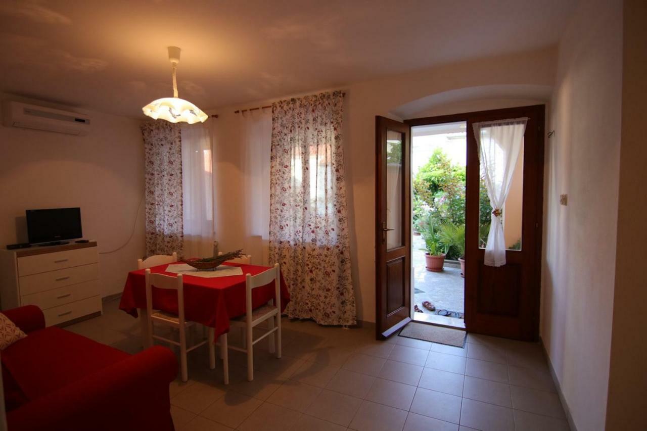 Apartament App With A Lovely Patio Mali Lošinj Zewnętrze zdjęcie